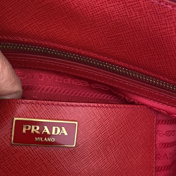 Authentic Prada Extra large Galleria Tote - Picture 8 of 16